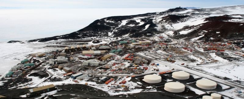 La base américaine de McMurdo en Antarctique. Crédits : Wikimédia Commons.